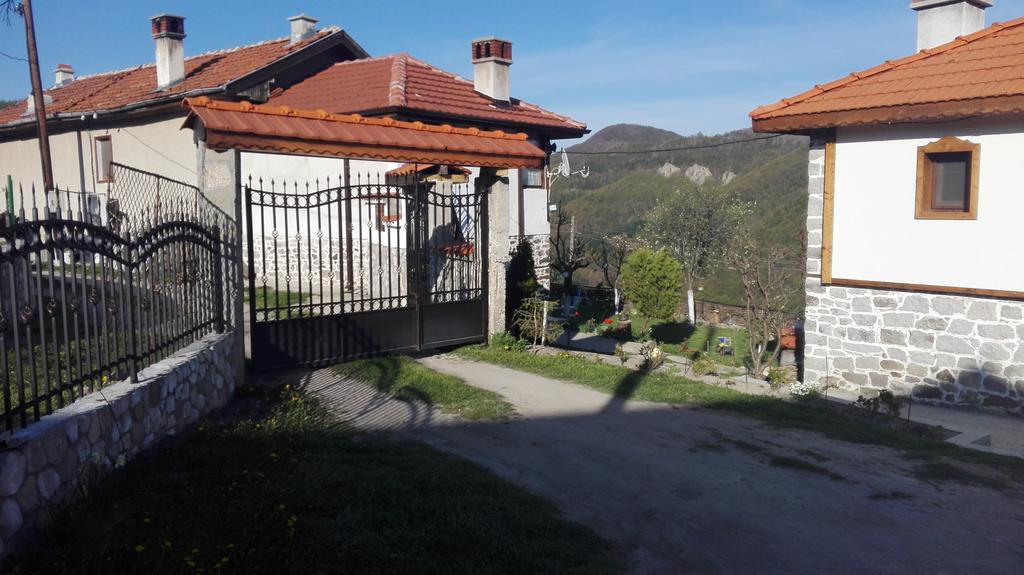 Semana Guesthouse Vrata Buitenkant foto